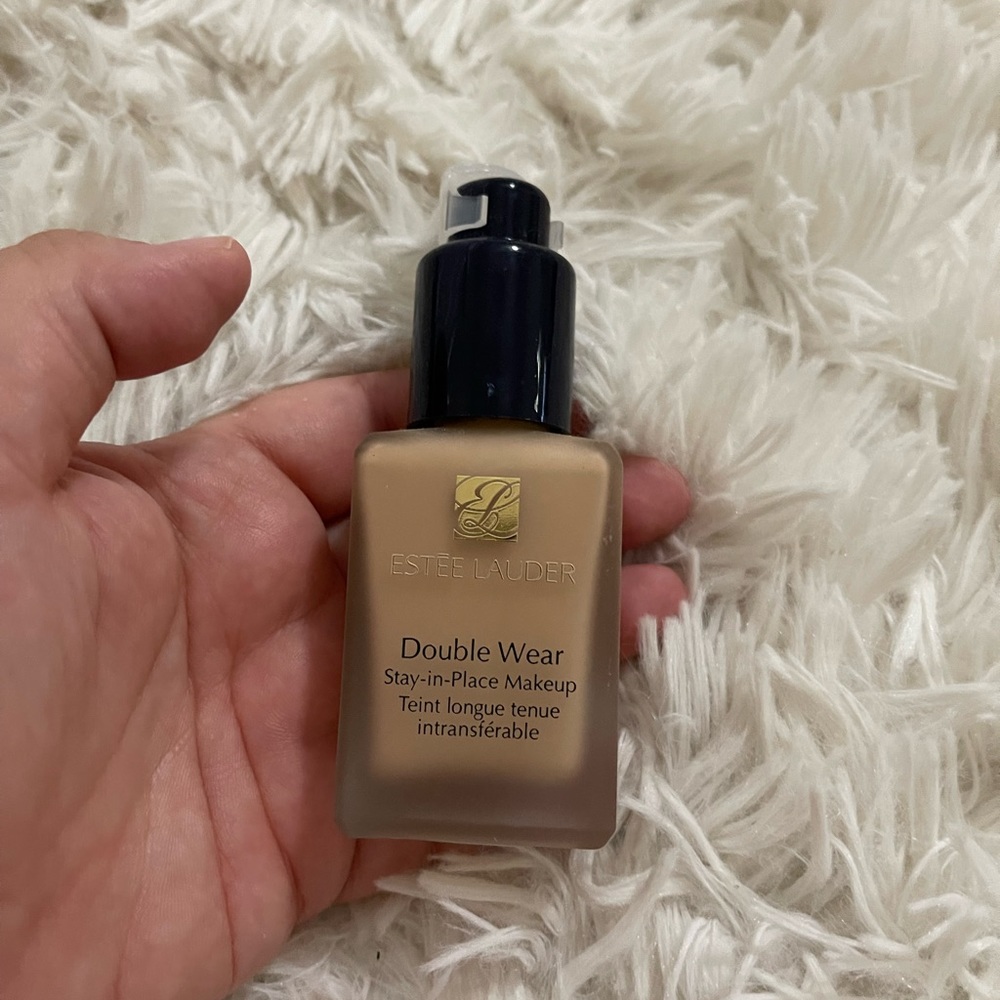 Estée Lauder Double Wear Foundation in “Ecru”